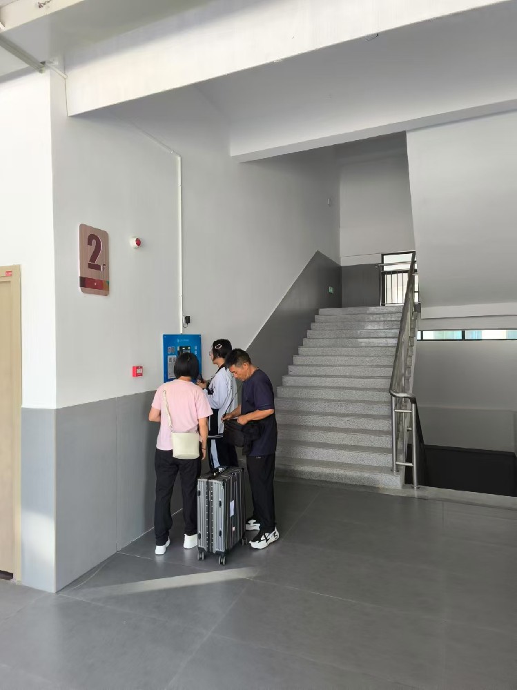 品科親情電話機落地海南校園，30-80臺布局適配海島教育需求